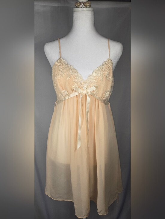 Flora Nikrooz Other - EUC Vintage Flora Nikrooz Sheer Lace Empire Chemise in Peach ~ Medium